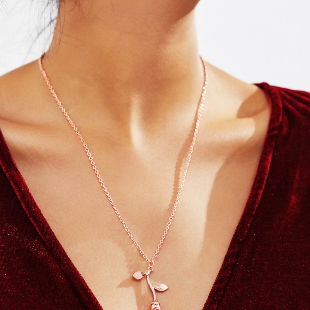 5 for $20!!! Rose pendant necklace